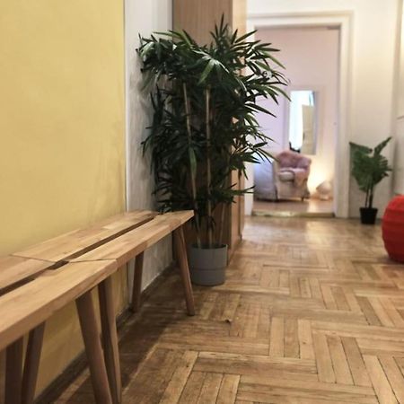 Unwind In Style W Sauna Dsgn 2Br Home บูดาเปสต์ ภายนอก รูปภาพ