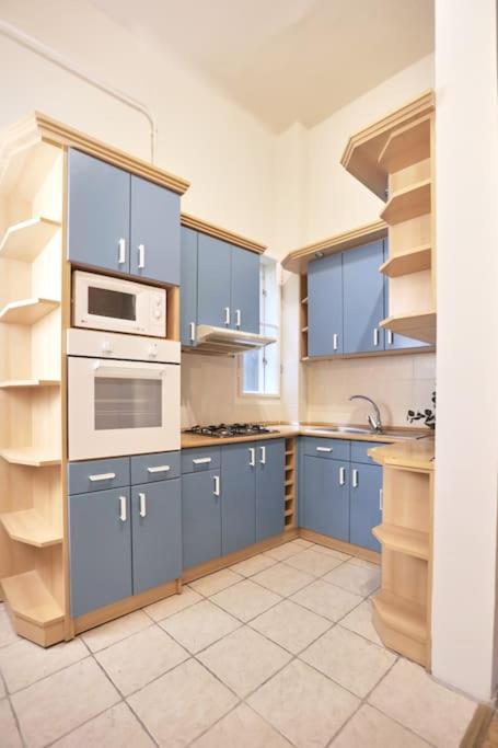 Unwind In Style W Sauna Dsgn 2Br Home บูดาเปสต์ ภายนอก รูปภาพ