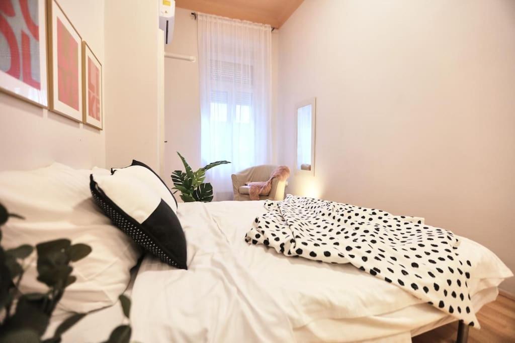 Unwind In Style W Sauna Dsgn 2Br Home บูดาเปสต์ ภายนอก รูปภาพ
