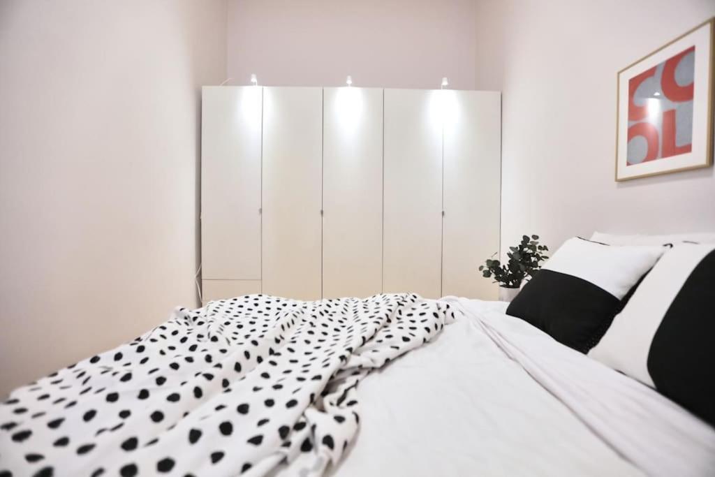 Unwind In Style W Sauna Dsgn 2Br Home บูดาเปสต์ ภายนอก รูปภาพ