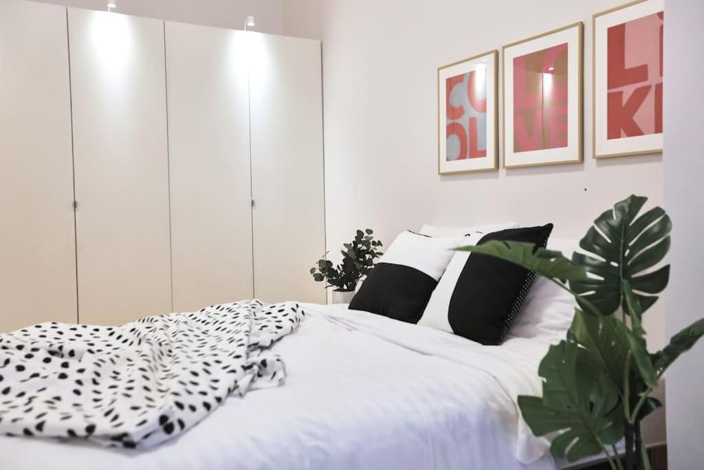 Unwind In Style W Sauna Dsgn 2Br Home บูดาเปสต์ ภายนอก รูปภาพ