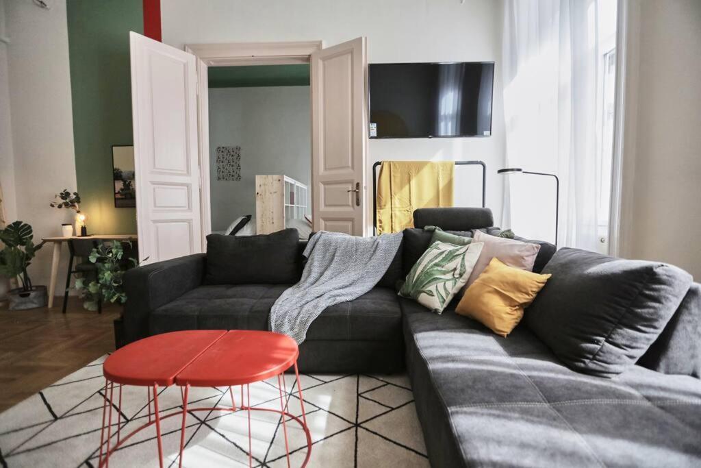Unwind In Style W Sauna Dsgn 2Br Home บูดาเปสต์ ภายนอก รูปภาพ