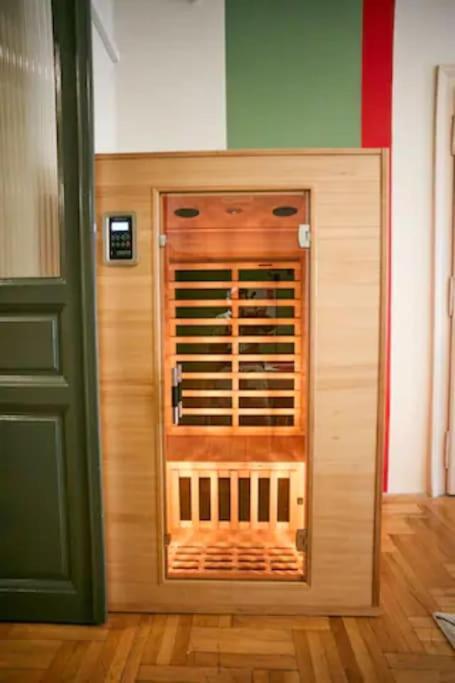 Unwind In Style W Sauna Dsgn 2Br Home บูดาเปสต์ ภายนอก รูปภาพ