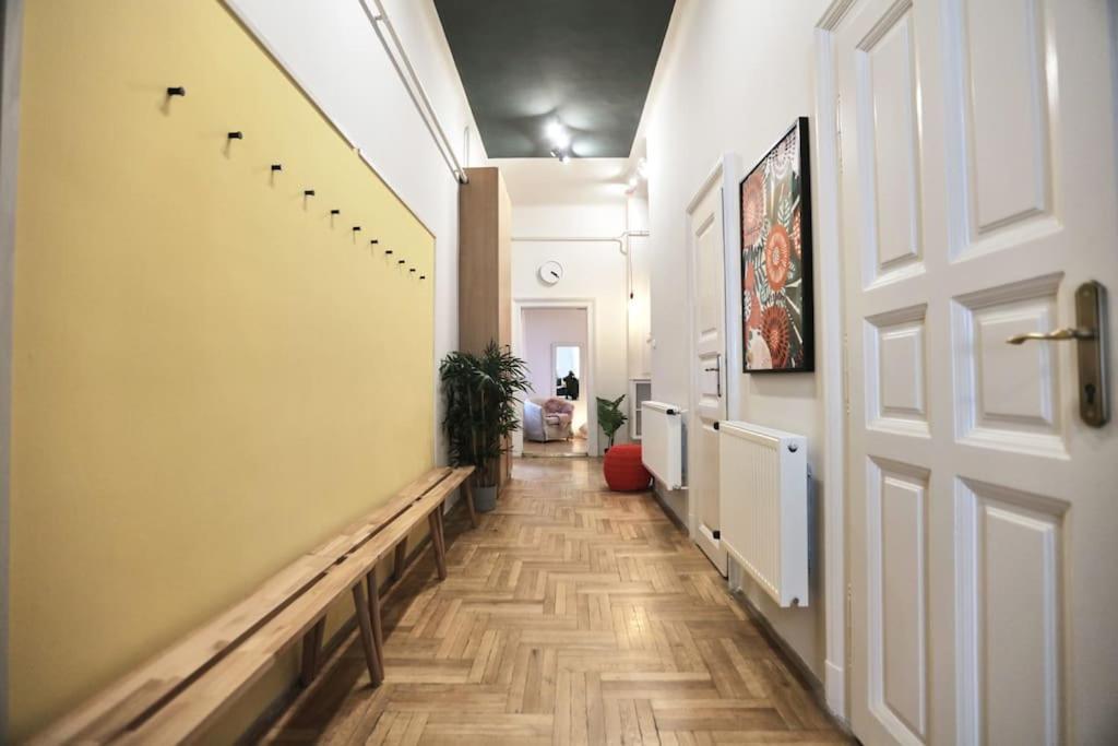 Unwind In Style W Sauna Dsgn 2Br Home บูดาเปสต์ ภายนอก รูปภาพ