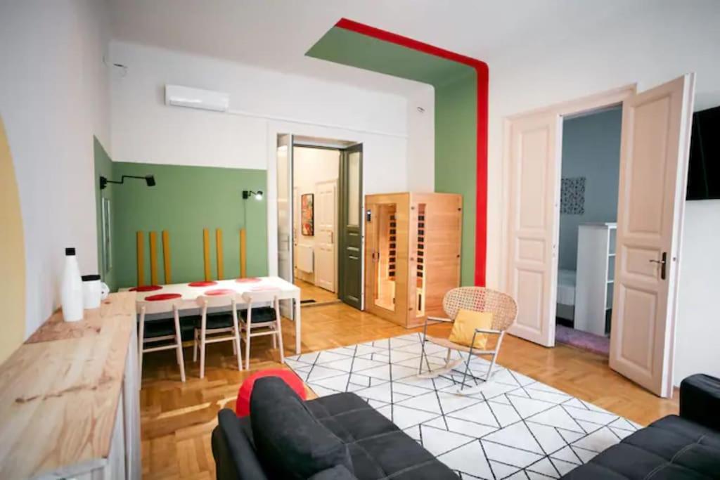 Unwind In Style W Sauna Dsgn 2Br Home บูดาเปสต์ ภายนอก รูปภาพ