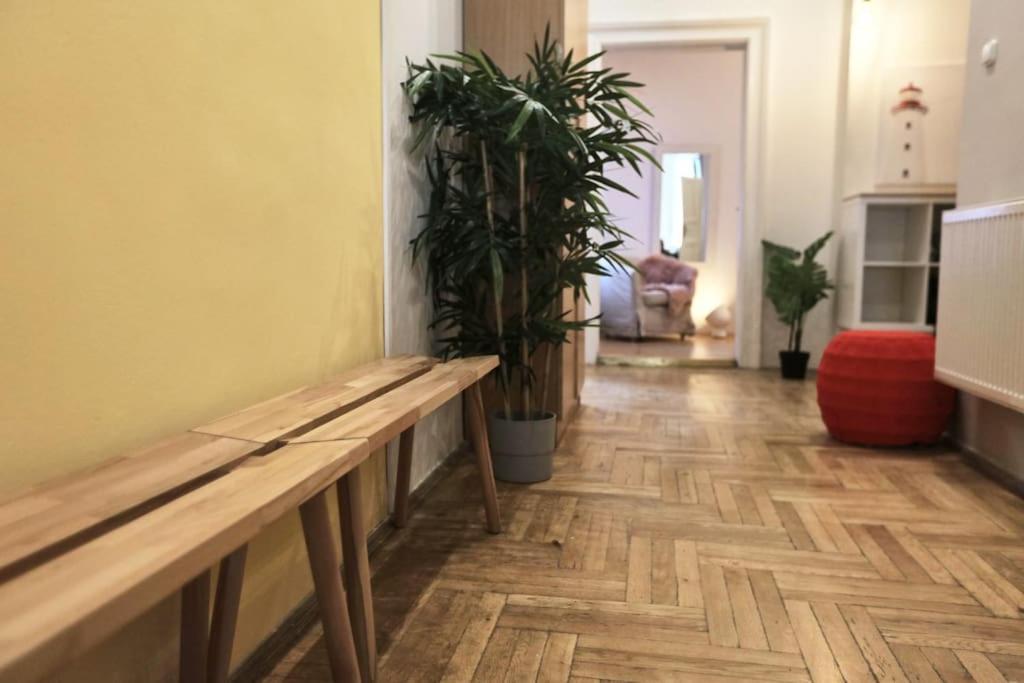 Unwind In Style W Sauna Dsgn 2Br Home บูดาเปสต์ ภายนอก รูปภาพ